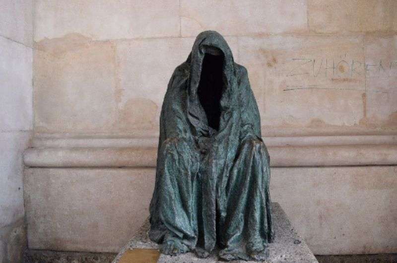 Pietá in Salzburg, Salzburg’s Nazgul sculpture