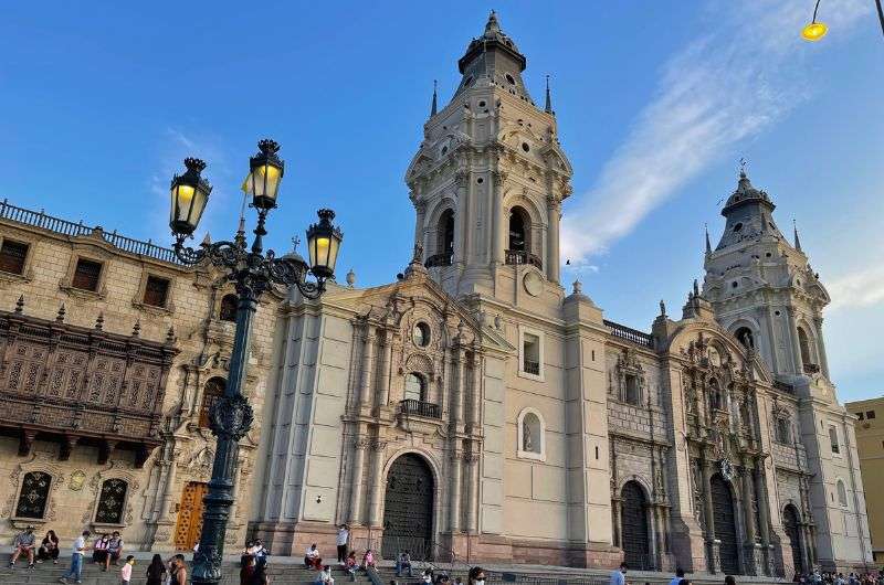 Plaza de Armas, the Lima cathedral, Petu itinerary, photo by Next Level of Travel