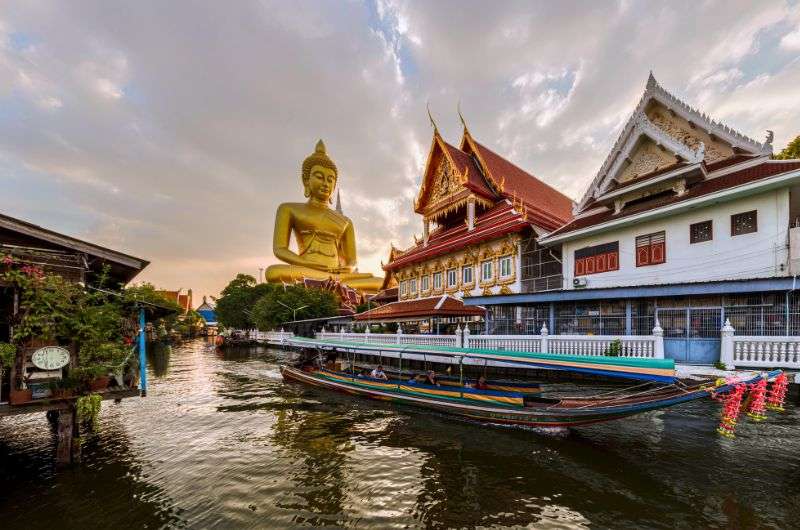 Wat Paknam Phasi Charoen in Bangkok, Thailand, itinerary