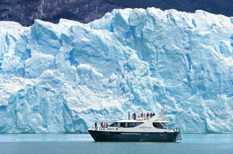 Boat trips around glaciers in Argentina