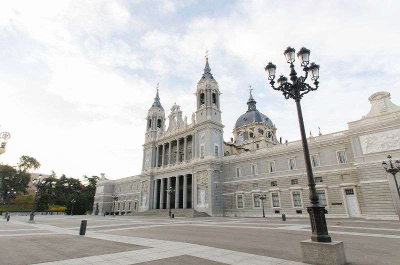 Almudena Cathedral in Madrid, itinerary, Spain