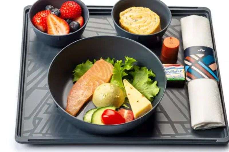 Dining experience in KLM Premium Comfort