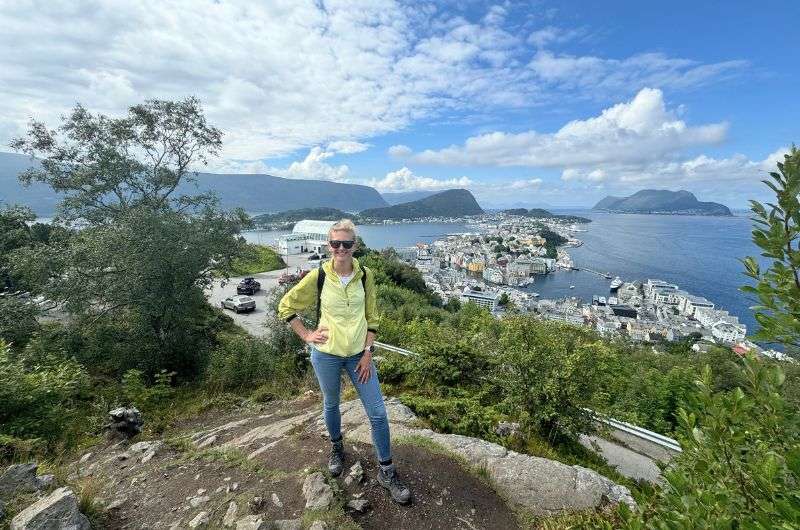 Traveler on Aksla viewpoint in Ålesund, Norway, photo by Next Level of Travel