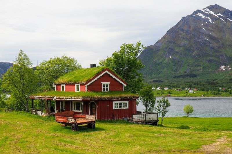 Hjelle, red houses in Norway