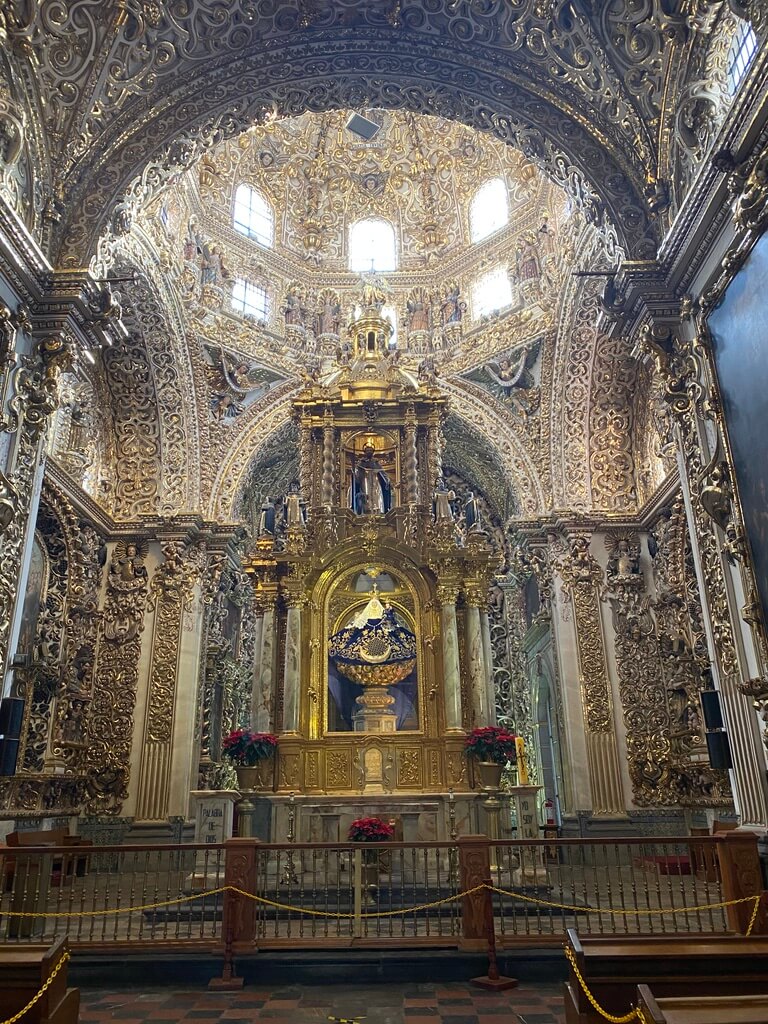 Chapel of Rosario, full of golden ornaments (Puebla city, Mexico)